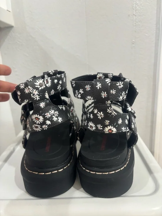 UNIONBAY Black Floral Platform Sandals - Picture 4 of 7